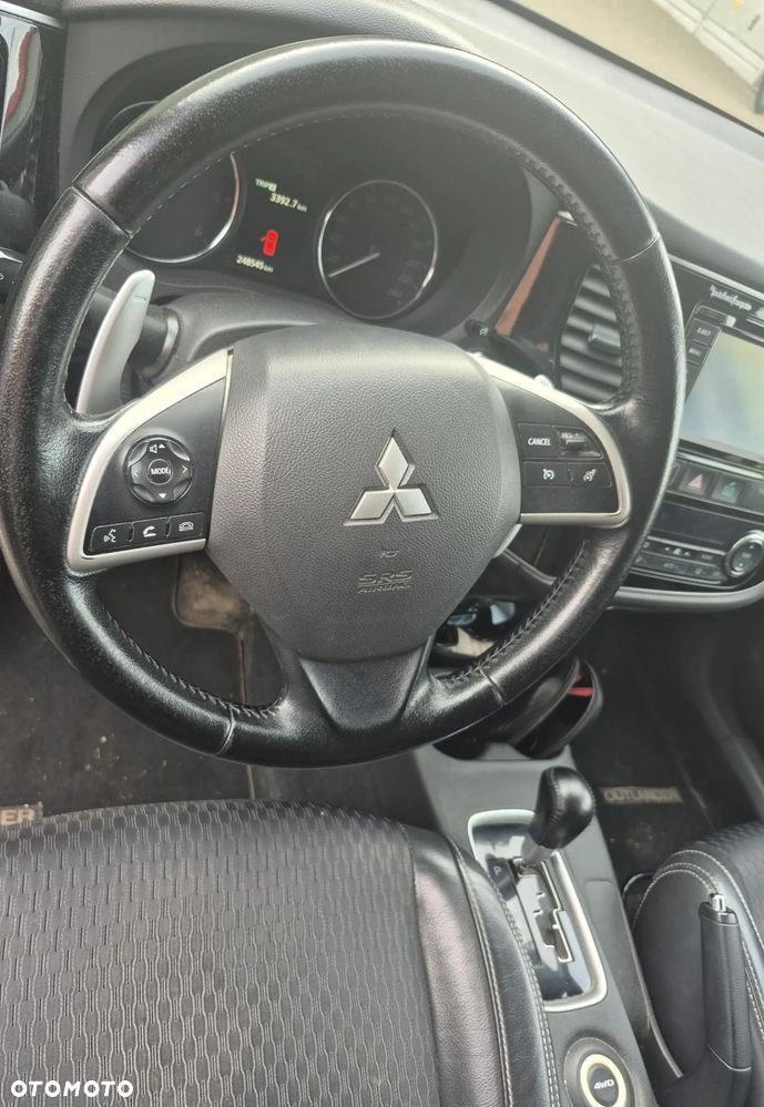 Mitsubishi Outlander 2.2 DID Intense + - 12