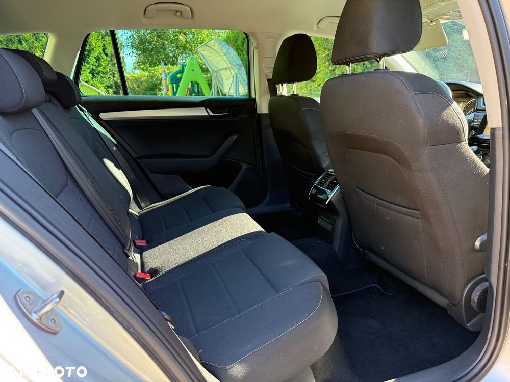 Skoda Superb Combi 2.0 TDI Ambition - 11