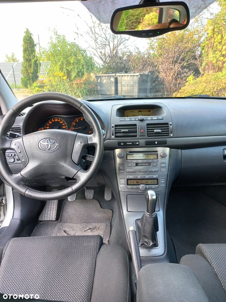 Toyota Avensis 1.8 VVT-i Luna - 14