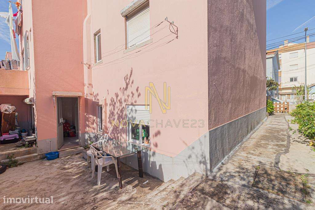 Prédio no Cacém | 509 m² de Terreno | Rendimento Imediato - Grande imagem: 4/38