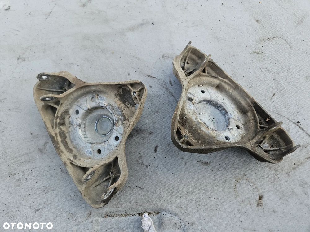 Mocowanie górne amortyzatora VW Passat B5 8D0412383E - 3