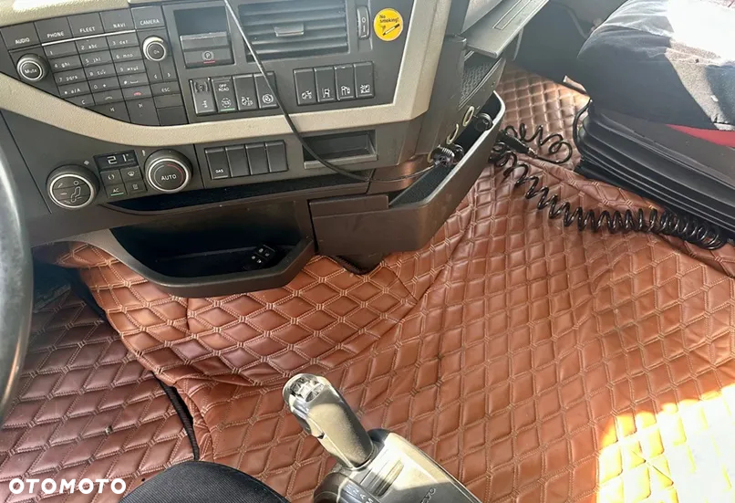 Volvo FH4 460 GLOB XL I-SHIFT SPOJLERY KLIMA WEBASTO ALUFELGI XENONY SKÓRA 2xALUTANK LODÓWKA 960000km EURO 6 2016r ŁADNY - 15