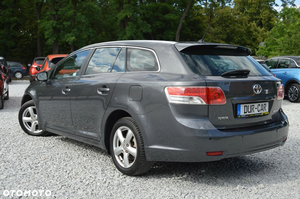 Toyota Avensis 2.0 D-4D Sol - 2