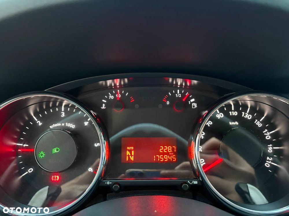 Peugeot 5008 e-HDI FAP 110 EGS6 Stop&Start Active - 26
