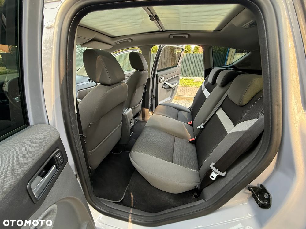 Ford Kuga 2.0 TDCi 2x4 Titanium - 23