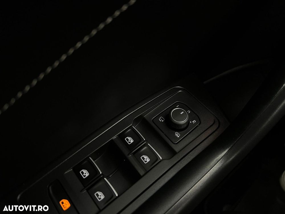 Volkswagen T-Roc - 38