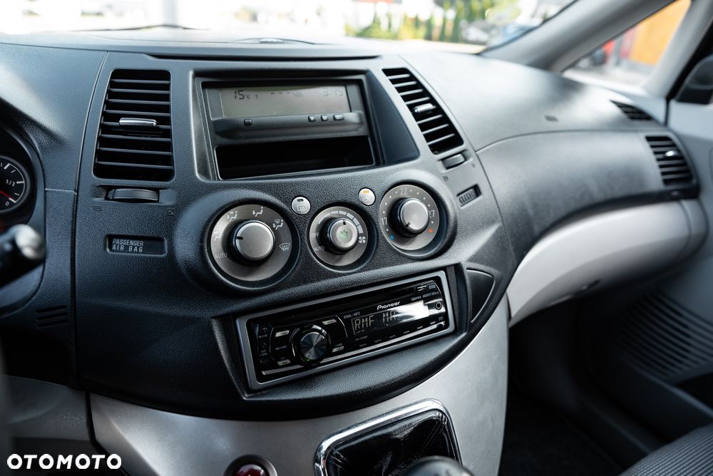 Mitsubishi Grandis 2.4 Invite - 29