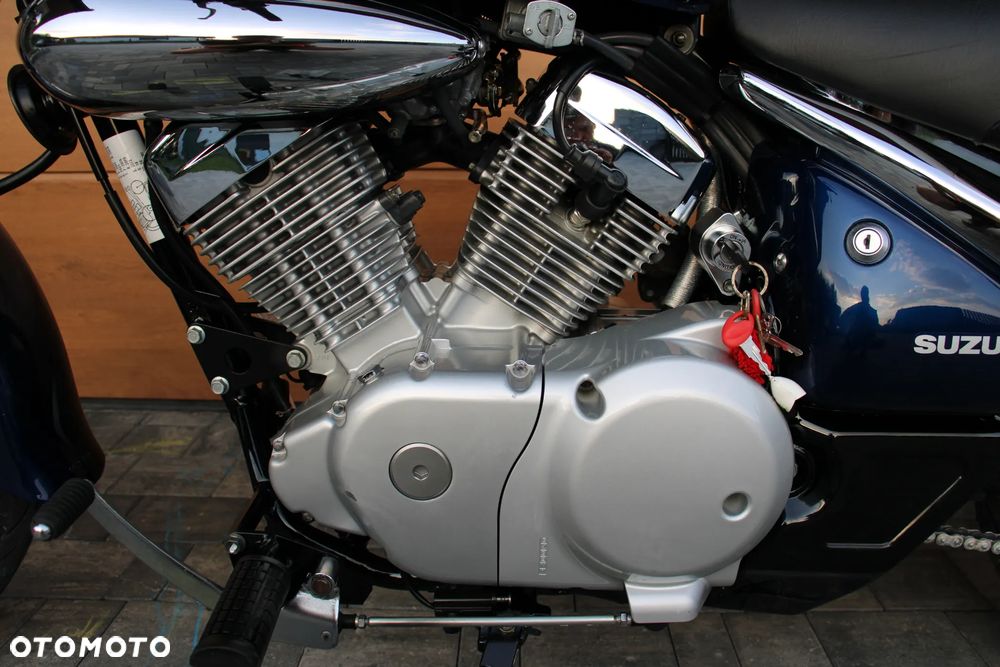Suzuki Intruder - 3