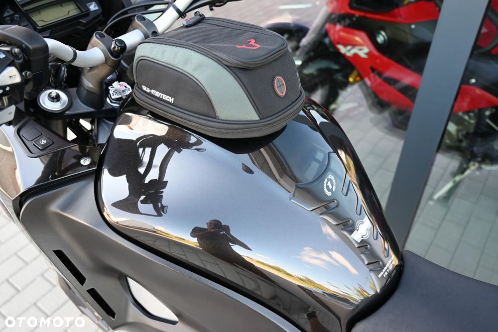 Honda VFR - 29