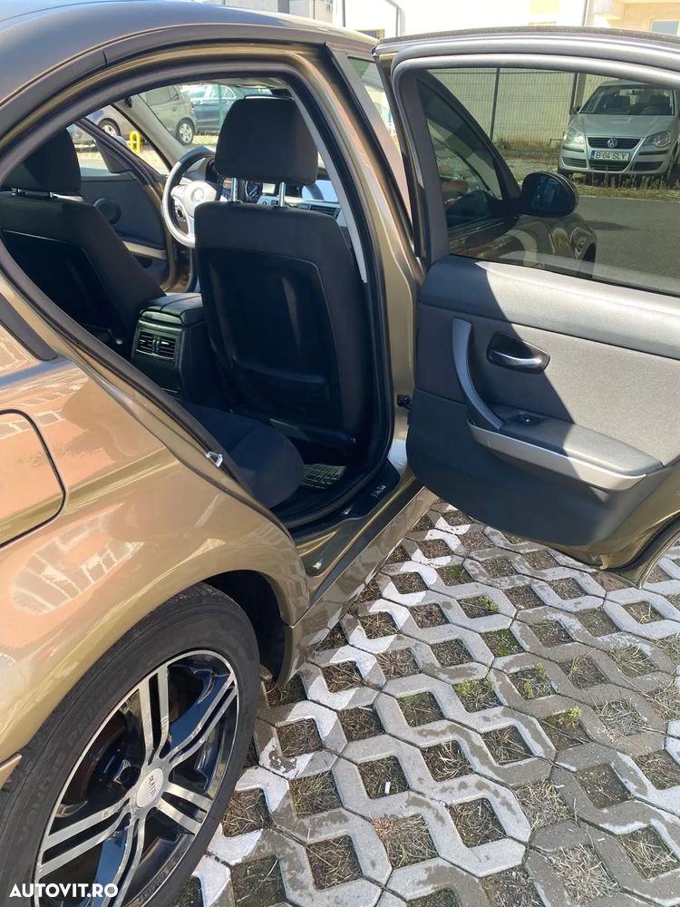 BMW Seria 3 318i Aut. - 11