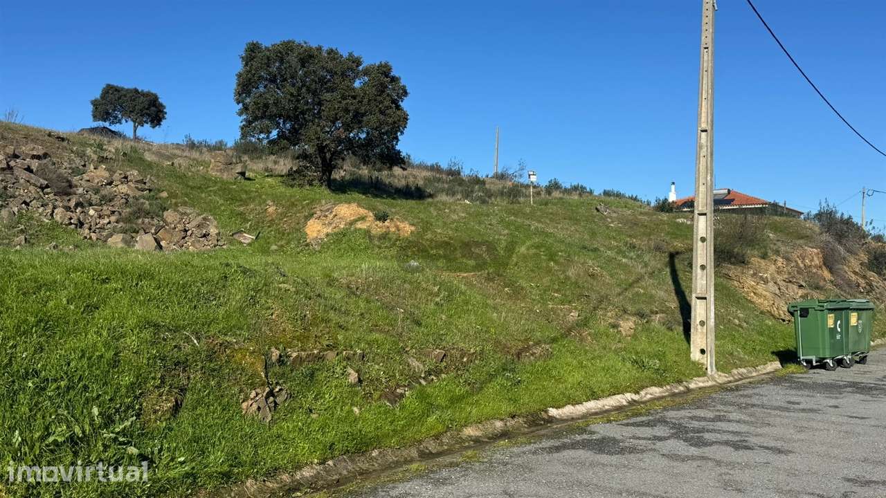 Terreno Urbano com 450m2 na Aldeia do Corvo, Castro Verde - Grande imagem: 3/19