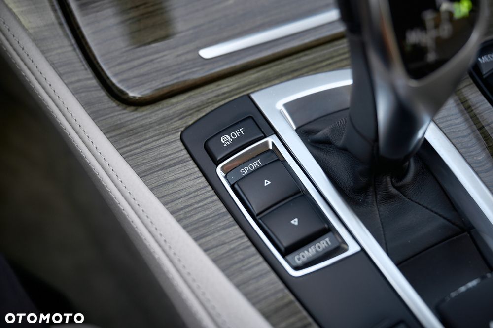 BMW Seria 5 525d xDrive Modern Line - 29