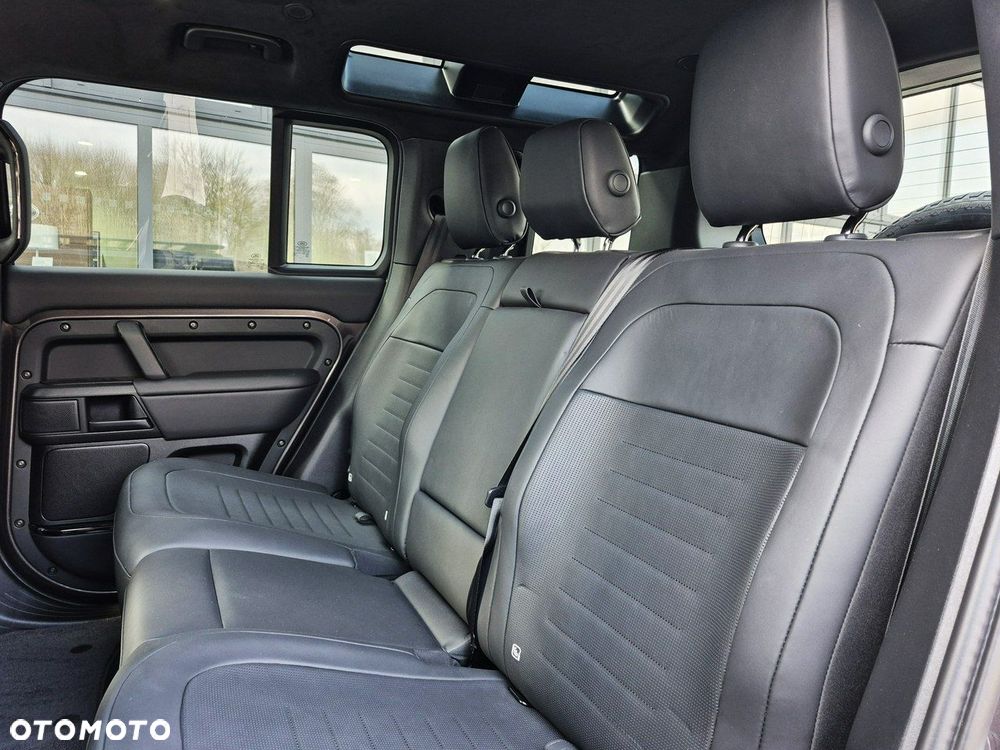 Land Rover Defender - 27