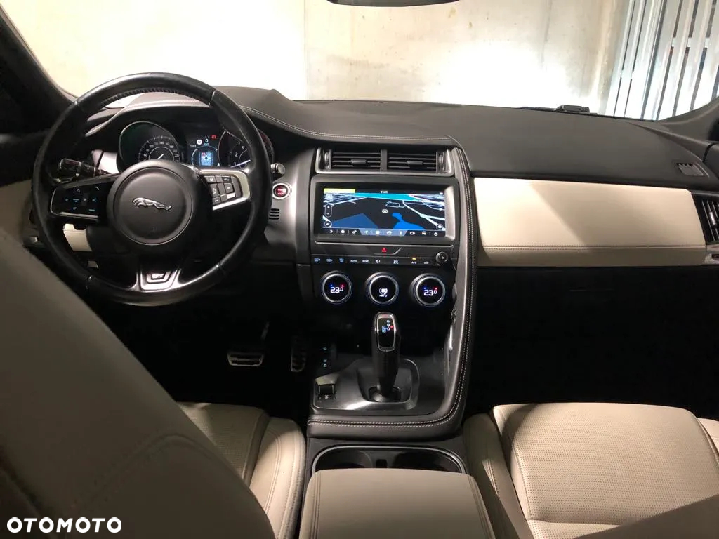 Jaguar E-Pace 2.0 i4P AWD R-Dynamic S - 11