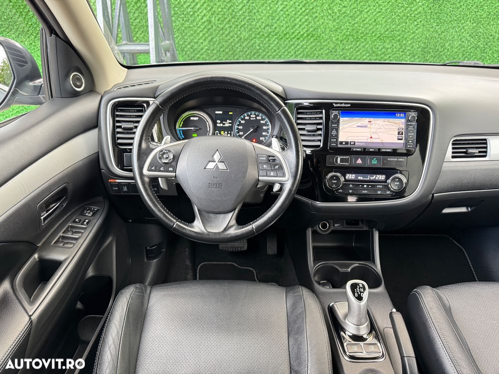 Mitsubishi Outlander 2.0 4WD Plug-In Hybrid Plus - 9