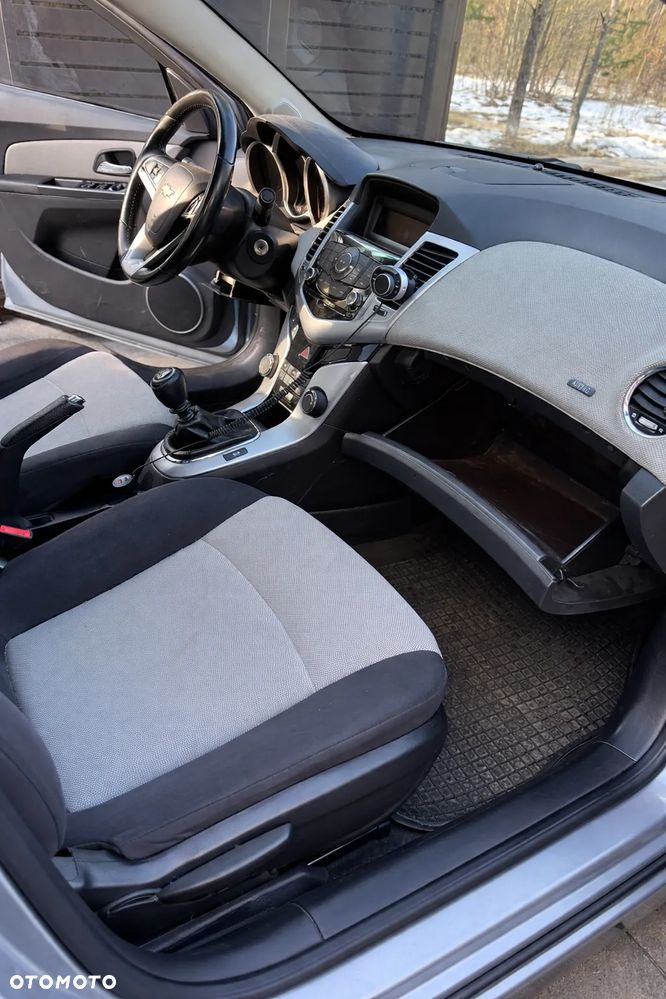 Chevrolet Cruze 1.6 LT - 13