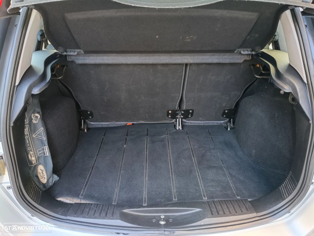 Ford Fusion 1.25 + - 8