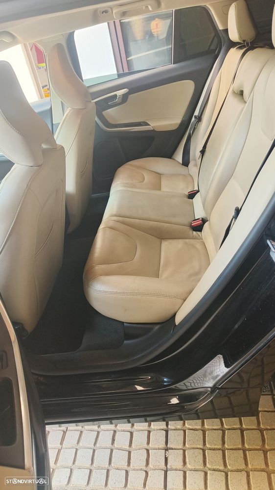 Volvo V60 2.0 D3 Momentum - 13