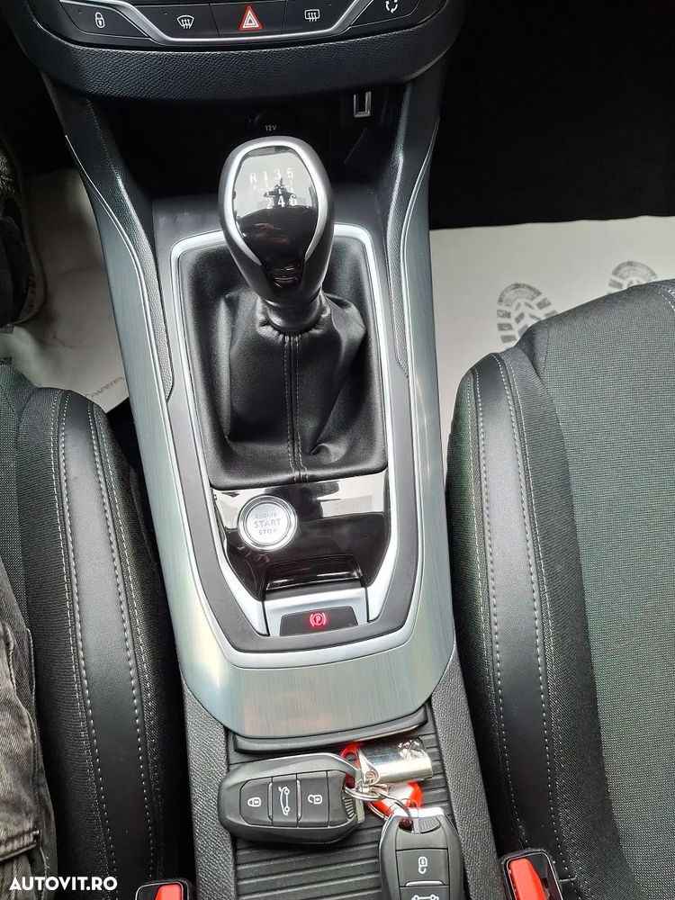 Peugeot 308 1.2 L PureTech Turbo Allure - 22