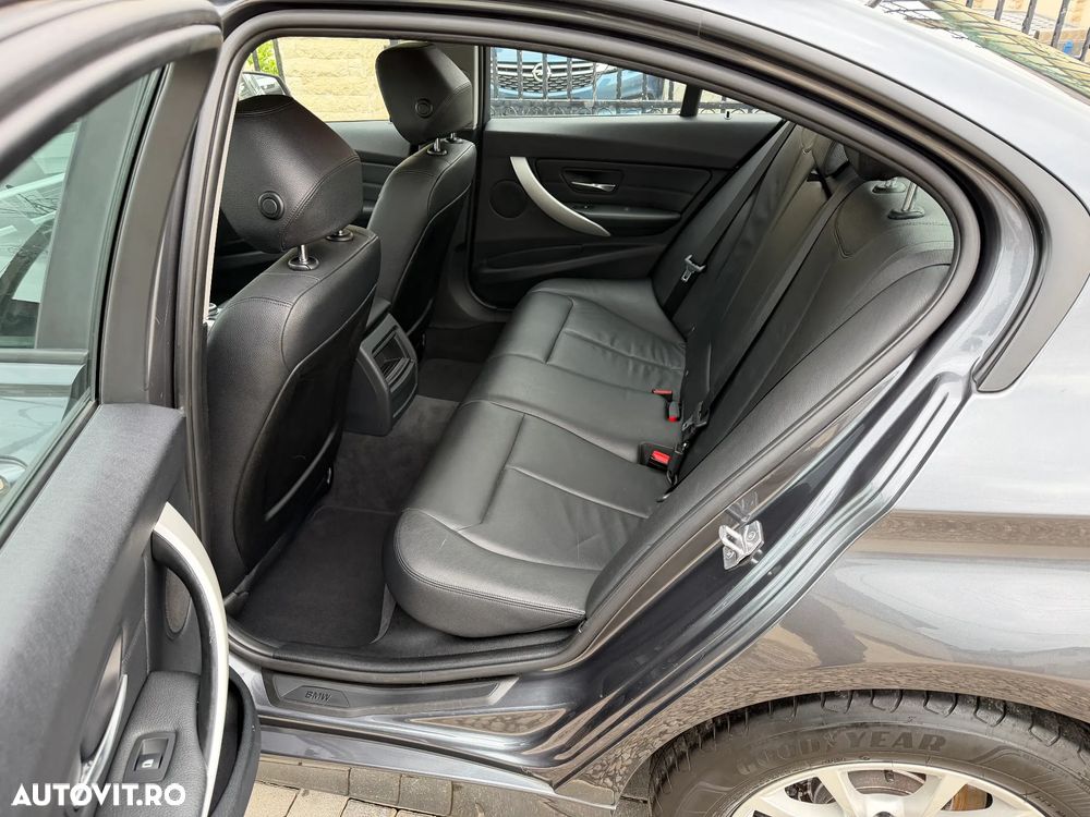 BMW Seria 3 318d Aut. - 9