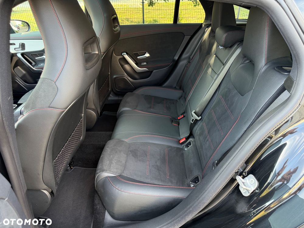 Mercedes-Benz CLA 250 e 8G-DCT AMG Line - 32
