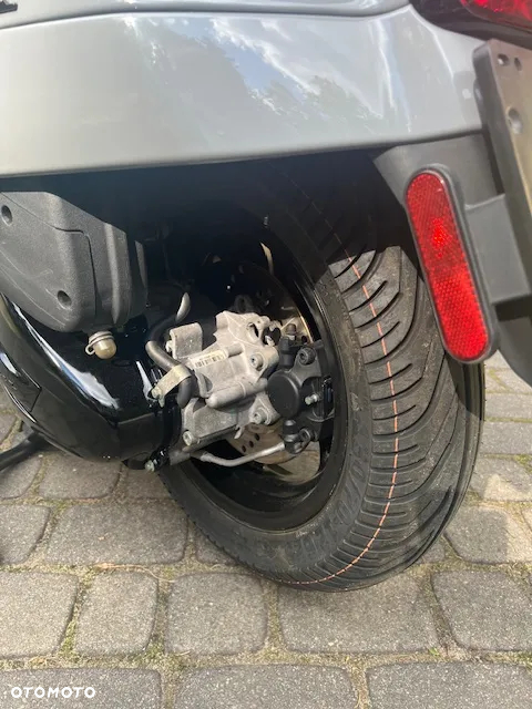 Vespa GTS - 9