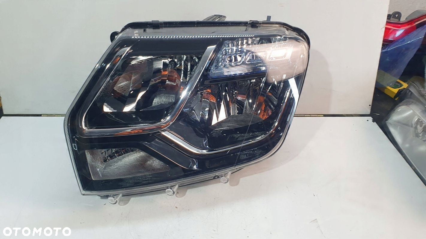Dacia Duster 1 I Lift 13-17 prawa lampa przednia przód reflektor € - 2