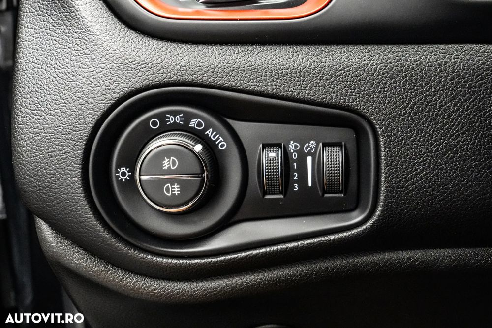 Jeep Renegade 1.3T 4xe AT6 PHEV Trailhawk - 24