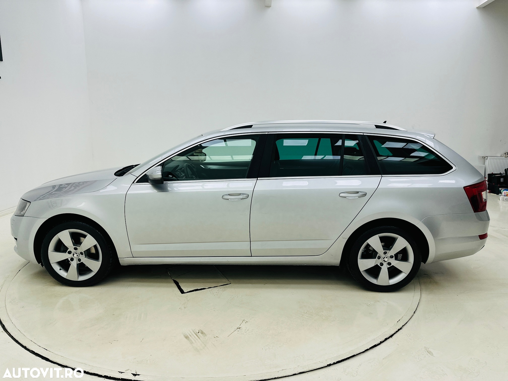 Skoda Octavia 2.0 TDI DSG Ambition - 11