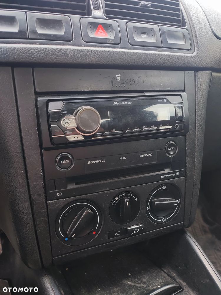 Volkswagen Golf 1.9 TDI Comfortline - 10