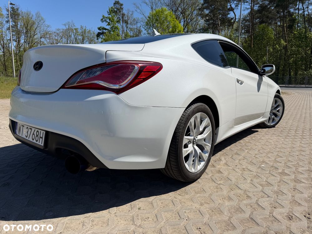 Hyundai Genesis Coupe - 4