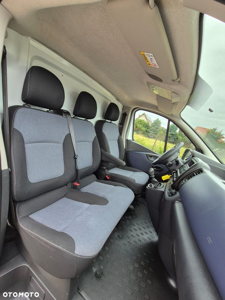 Opel Vivaro 2017r LONG 180tys km webasto super stan - 28