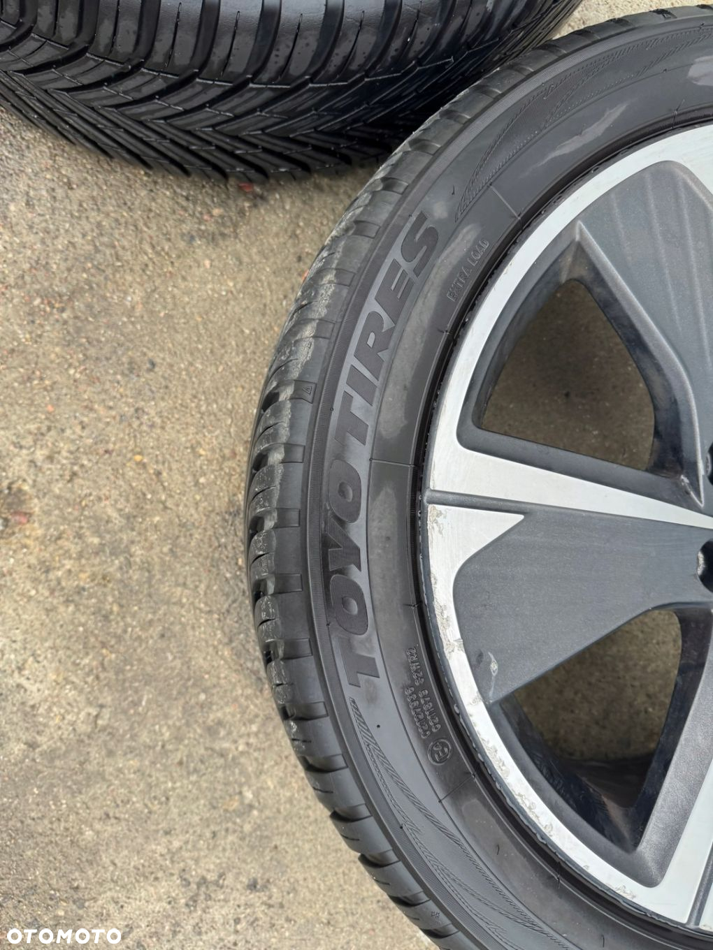 Cupra Formentor 1,5 TSI 2022r Felgi z oponami 245/45R18 - 4