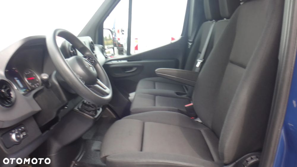 Mercedes-Benz Sprinter - 9