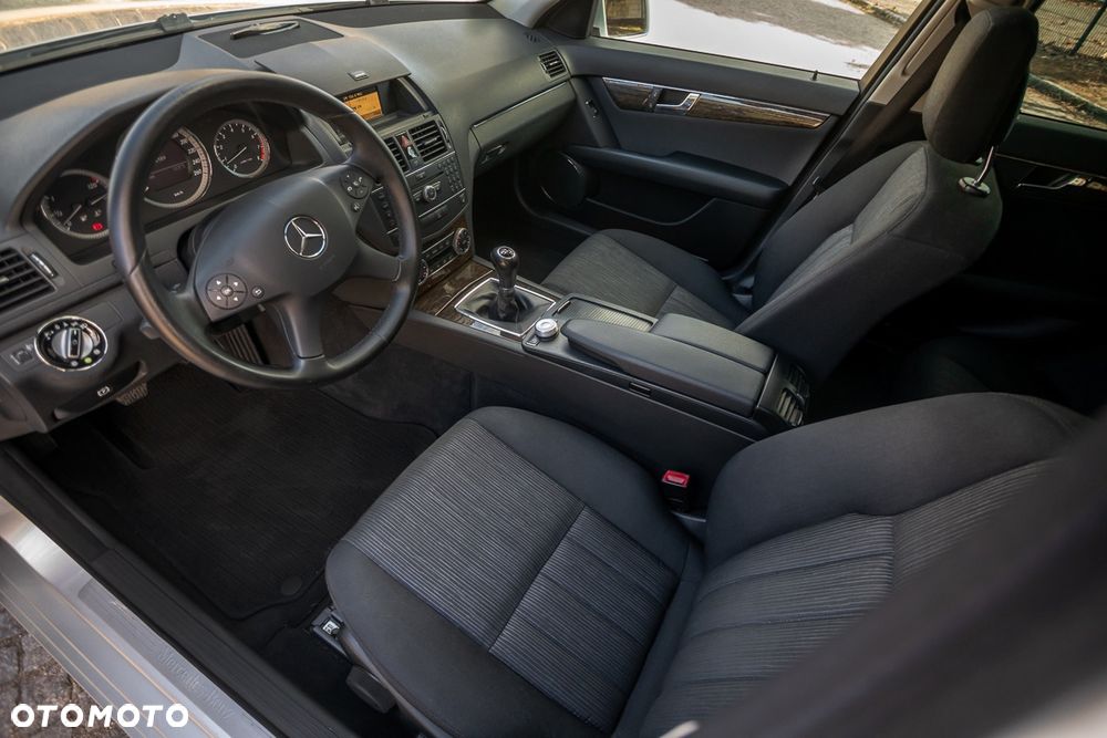 Mercedes-Benz Klasa C 180 BlueEFFICIENCY Elegance - 18
