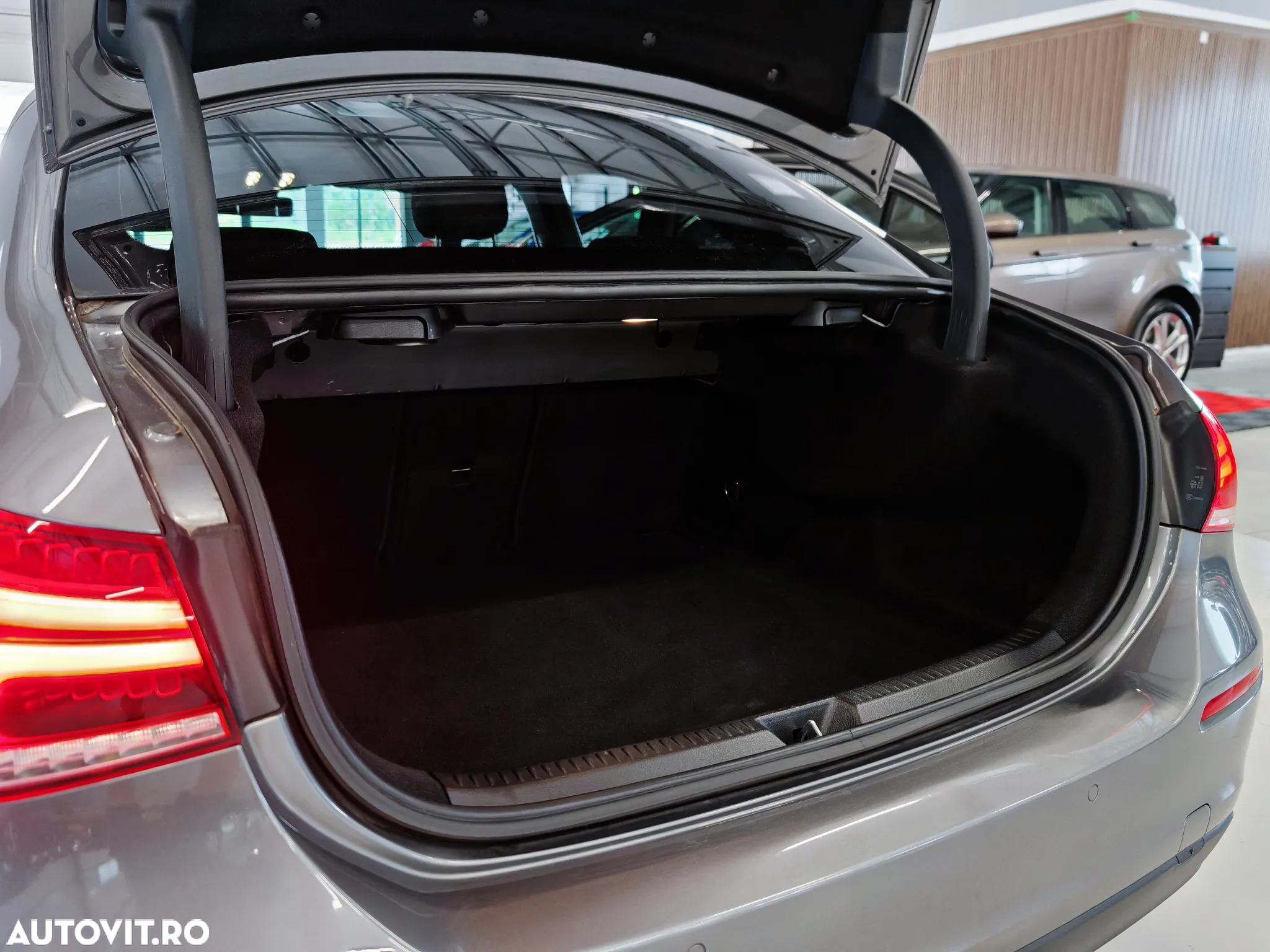 Mercedes-Benz A 180 d Sedan Aut. - 32