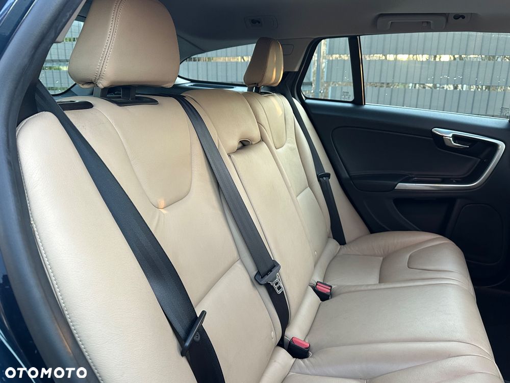 Volvo V60 D4 Momentum - 15