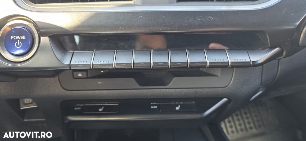 Lexus UX 200 - 12