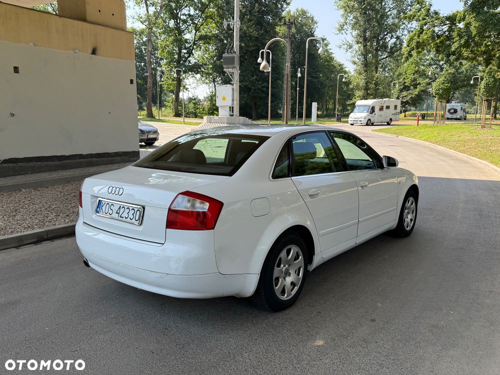 Audi A4 Limousine - 4