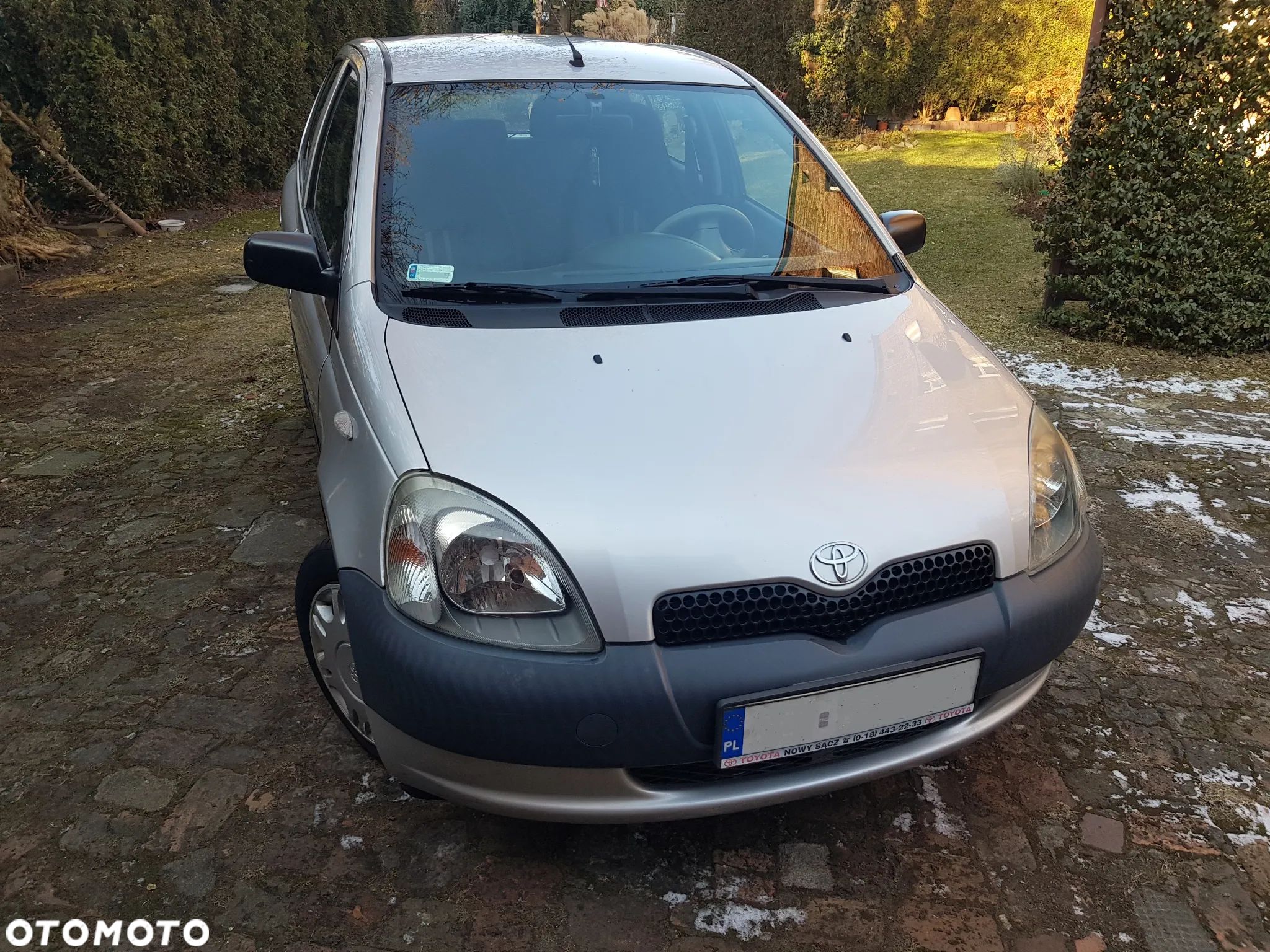 Toyota Yaris 1.0 Base - 1
