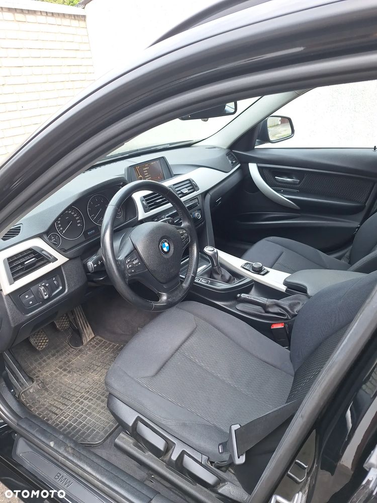 BMW Seria 3 318d - 13
