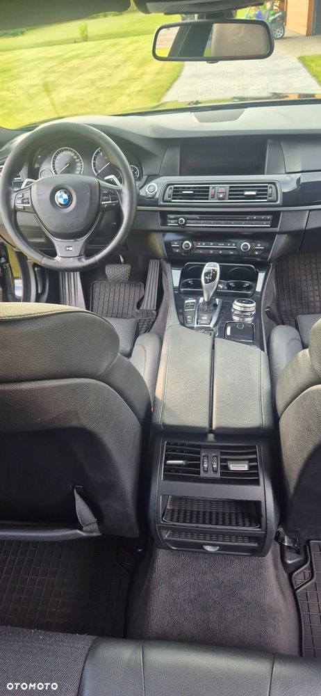 BMW Seria 5 525d xDrive - 14