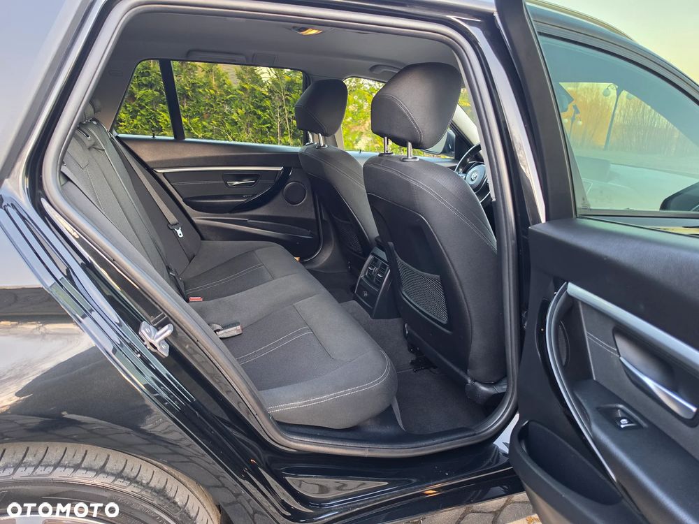 BMW Seria 3 318d Edition M Sport Shadow - 35