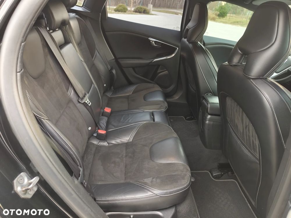Volvo V40 D2 R Design - 24