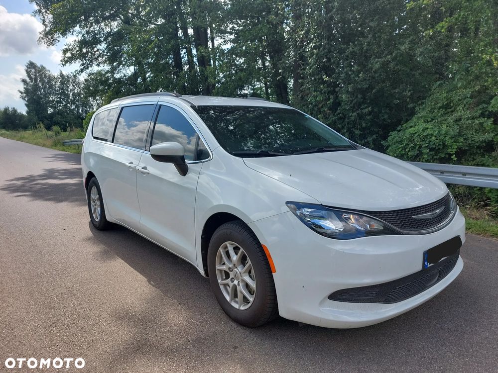 Chrysler Pacifica - 2