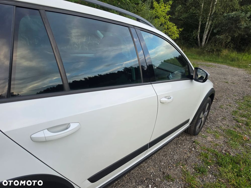 Skoda Octavia Scout 2.0 TDI 4x4 DSG - 10