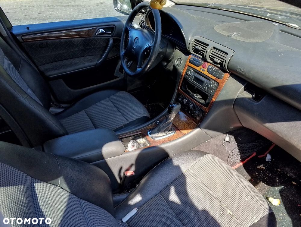 Mercedes – Benz Klasa C W203 (00-04r.) 2.0 B 163KM. Silnik 111.955 (111 955) (111955) Skrzynia 722.616 (722 616) (722616) lakier 359.Cały na części. GWARANCJA !!!  Przód Tył Zestaw Komplet Drzwi Klapa Zderzak Błotnik Maska Grill Atrapa Szyba Pas Lampa Lusterko Boczki Fotel Kanapa Kokpit Deska Rozdzielcza Przełącznik Włącznik Sterownik Przewody Wiązka Instalacja Moduł Komputer Czujnik Listwa Pompa Alternator Wtryski Głowica Rozrusznik Kompresor Sprzęgło Dwumas Silnik Skrzynia ABS Klimatyzacji Paliwa Wspomagania Kolektor Turbina Przepustnica Zawór Chłodnica Koło Hak Belka Sanki Zawieszenie Mcpherson Półoś Amortyzator Wydech Tłumik Zacisk Most - 7