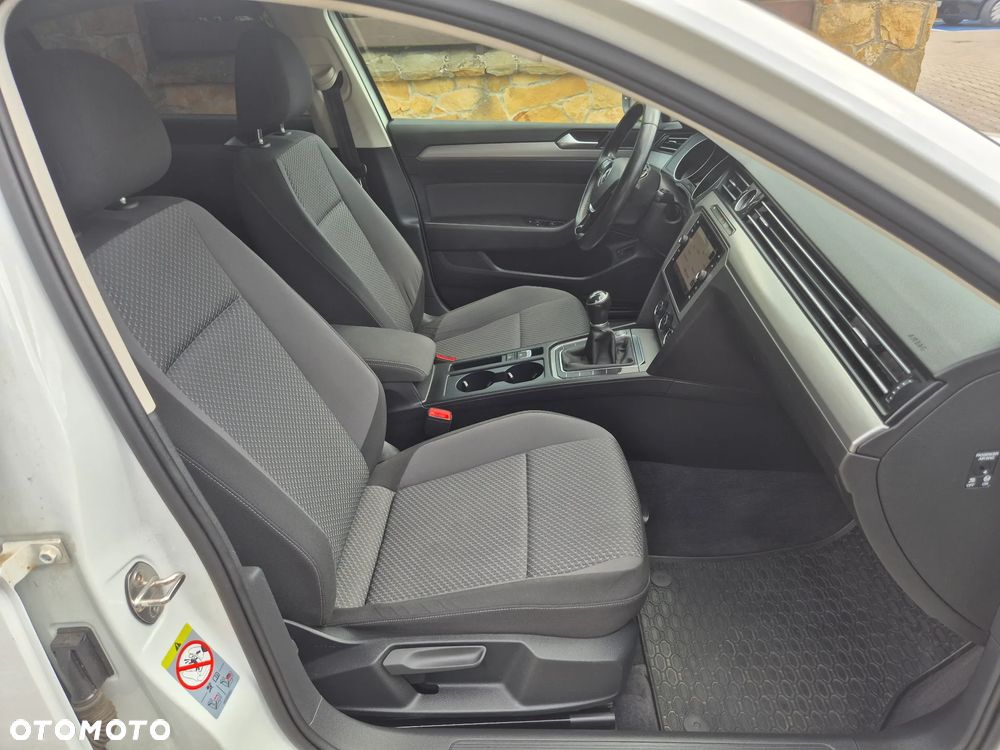 Volkswagen Passat 2.0 TDI SCR Highline - 13