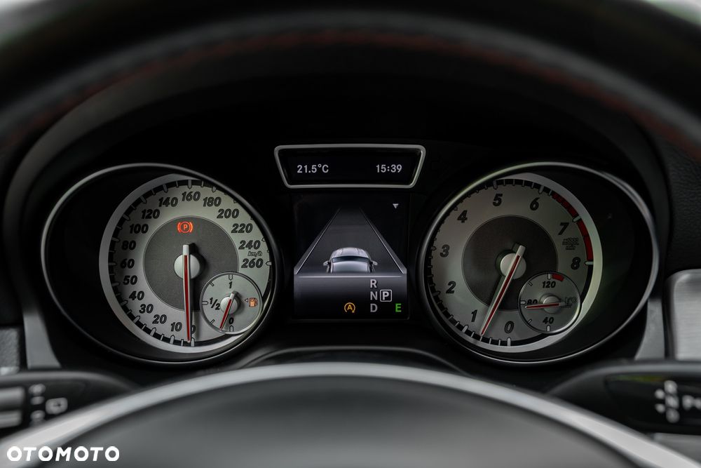 Mercedes-Benz CLA 250 4Matic 7G-DCT AMG Line - 34