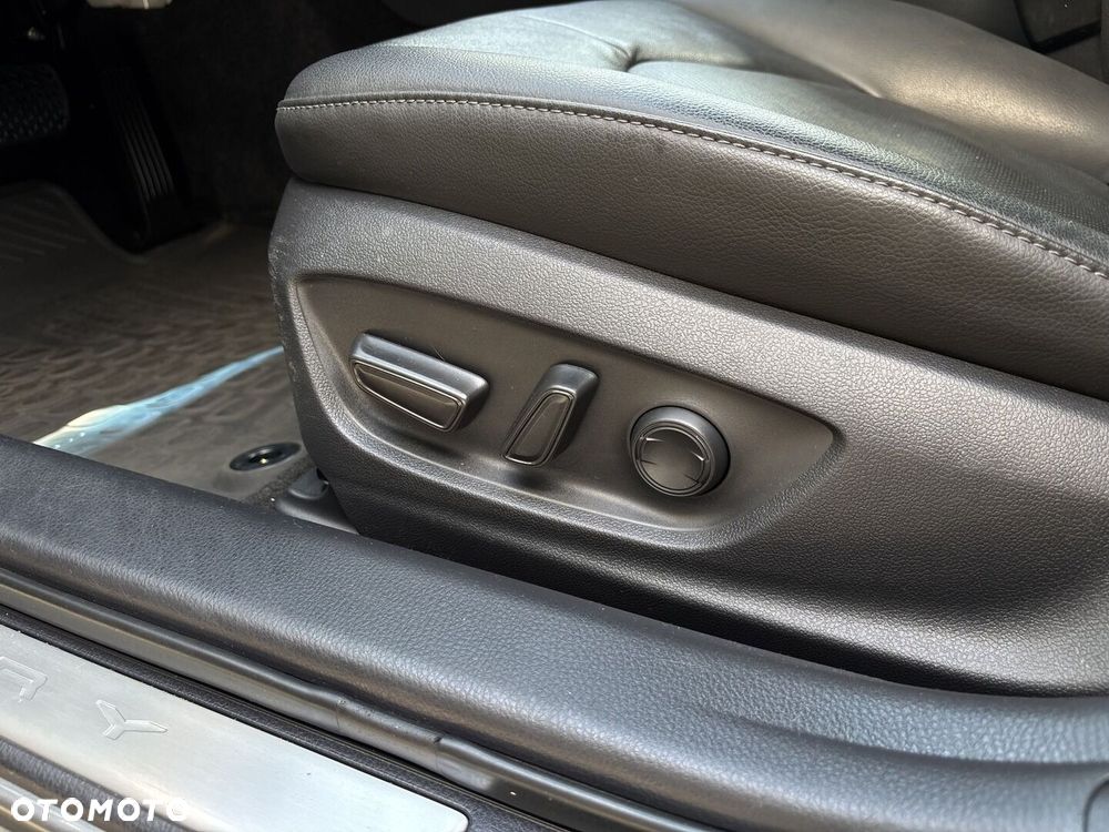 Toyota Camry 2.5 Hybrid Comfort CVT - 30